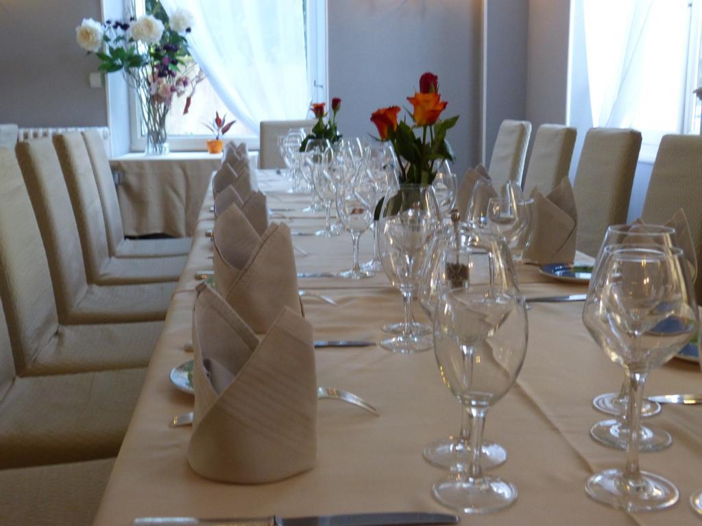 Hotel Restaurant "Le Relais" Courtenay  Dış mekan fotoğraf
