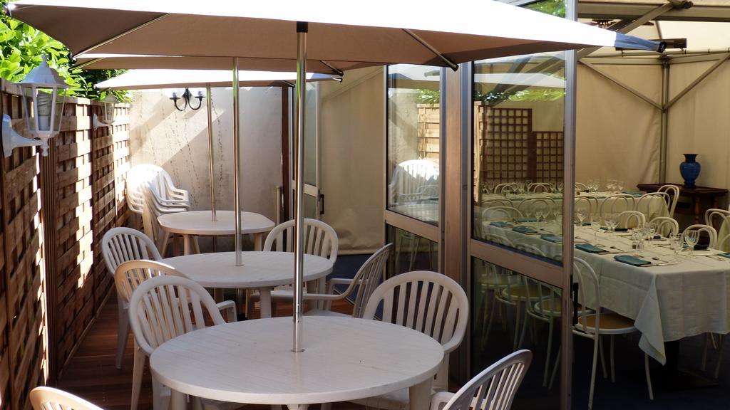 Hotel Restaurant "Le Relais" Courtenay  Dış mekan fotoğraf