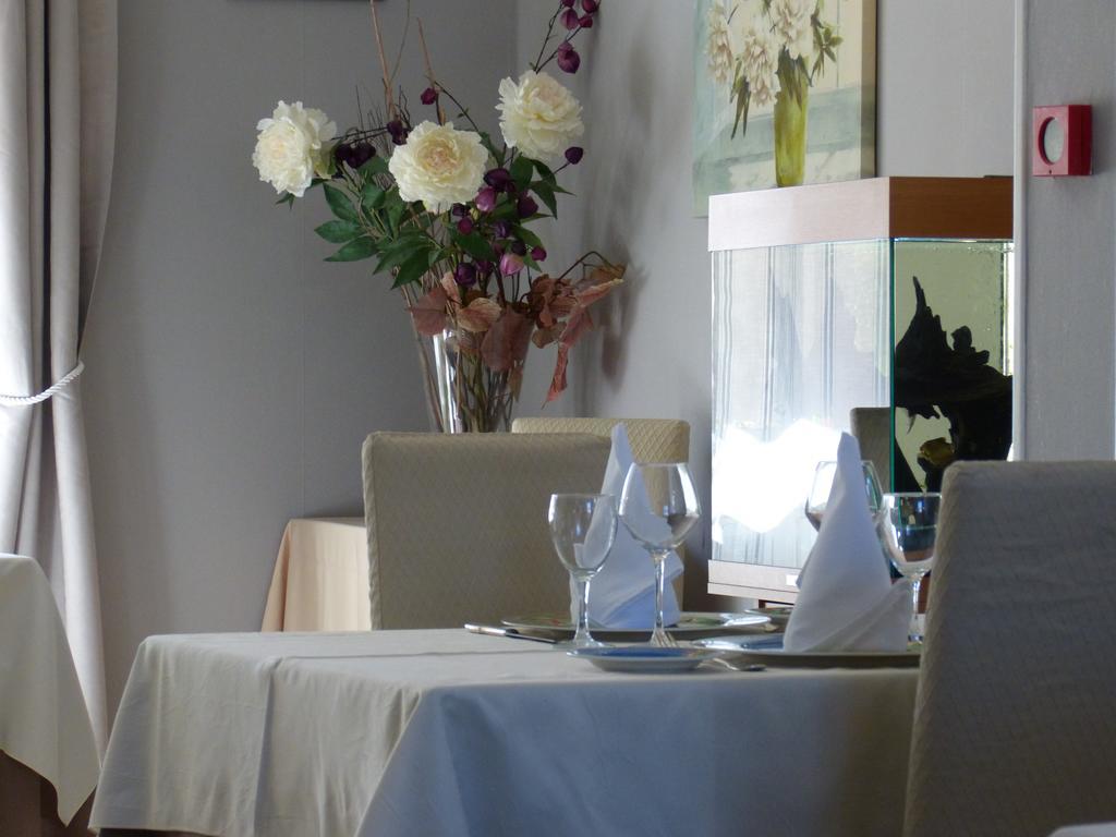 Hotel Restaurant "Le Relais" Courtenay  Oda fotoğraf