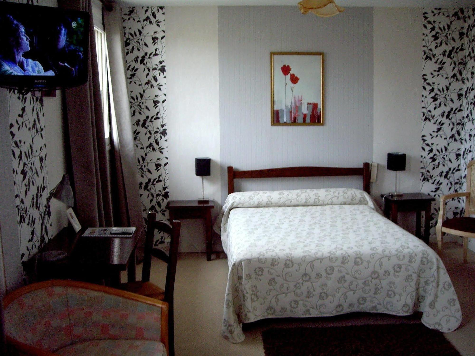 Hotel Restaurant "Le Relais" Courtenay  Dış mekan fotoğraf